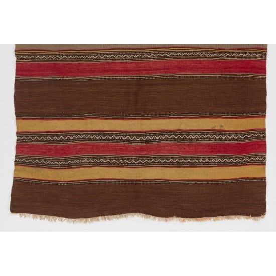 HandWoven Vintage Turkish Kilim Made of 100% Wool. 4.3 x 5.8 Ft (131 x 176 cm)