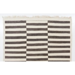 Natural Un-dyed Wool Kilim, Modern Flat-Weave Kilim Rug. 9 x 12 Ft (275 x 365 cm)