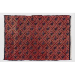Vintage Handmade Turkish Karapinar Rug with interlocking flowers. 3.4 x 5.2 Ft (102 x 158 cm)