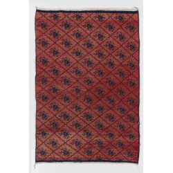 Vintage Handmade Turkish Karapinar Rug with interlocking flowers. 3.4 x 5.2 Ft (102 x 158 cm)