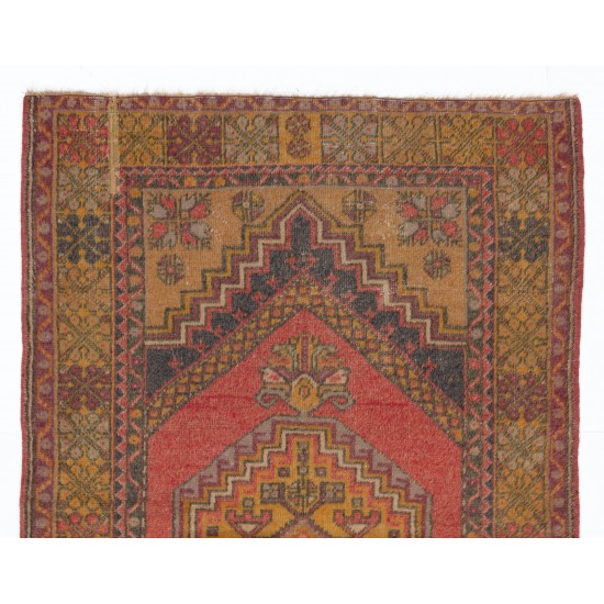 Traditional Handmade Vintage Turkish Rug with Geometric Medallion Design, 100% Wool. 3.8 x 5.8 Ft (113 x 176 cm)