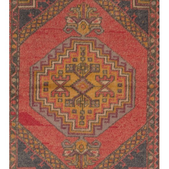 Traditional Handmade Vintage Turkish Rug with Geometric Medallion Design, 100% Wool. 3.8 x 5.8 Ft (113 x 176 cm)