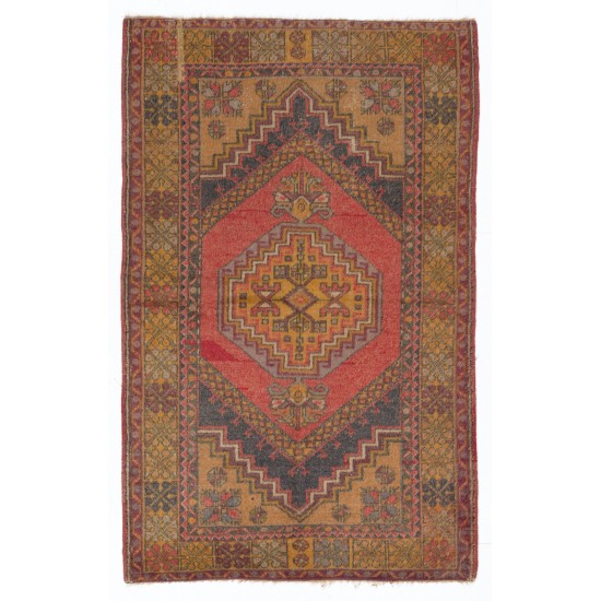 Traditional Handmade Vintage Turkish Rug with Geometric Medallion Design, 100% Wool. 3.8 x 5.8 Ft (113 x 176 cm)