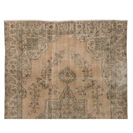 Authentic Vintage Handmade Turkish Area Rug in Golden Sand. 5.7 x 9 Ft (172 x 275 cm)