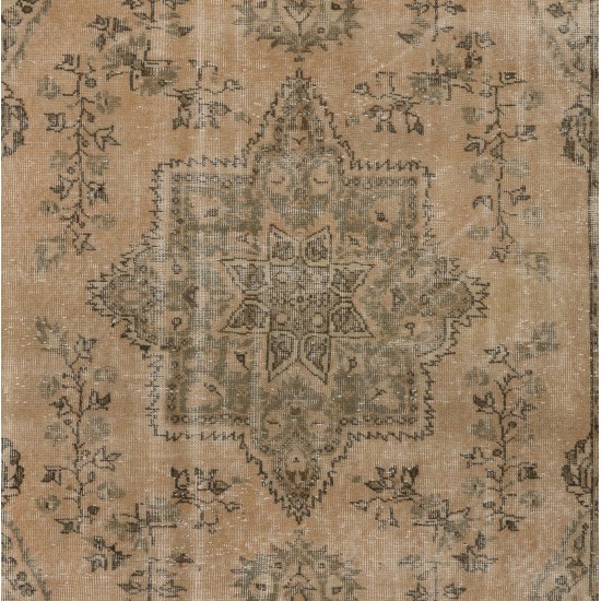 Authentic Vintage Handmade Turkish Area Rug in Golden Sand. 5.7 x 9 Ft (172 x 275 cm)