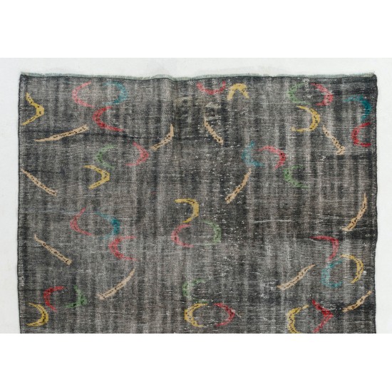 Mid-Century Handmade Turkish Zeki Muren Rug with Boomerang-shaped figures. 6 x 8.3 Ft (183 x 252 cm)