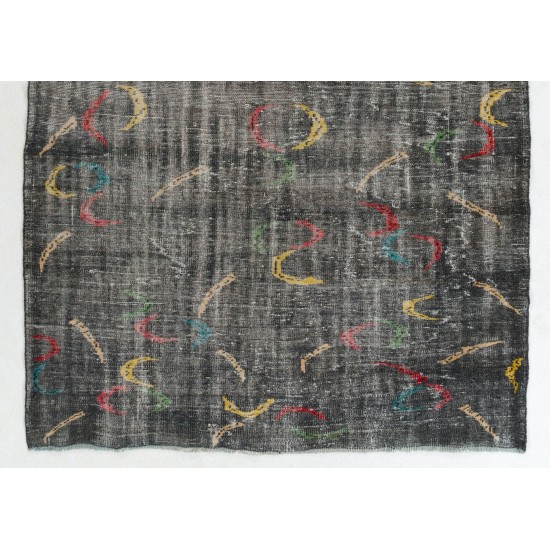 Mid-Century Handmade Turkish Zeki Muren Rug with Boomerang-shaped figures. 6 x 8.3 Ft (183 x 252 cm)