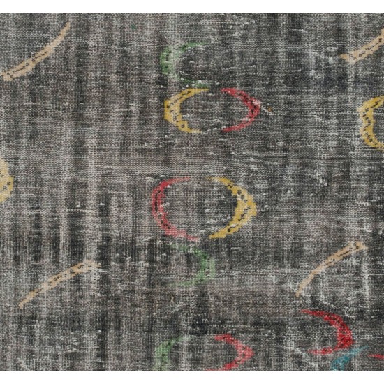 Mid-Century Handmade Turkish Zeki Muren Rug with Boomerang-shaped figures. 6 x 8.3 Ft (183 x 252 cm)