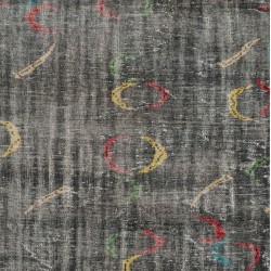 Mid-Century Handmade Turkish Zeki Muren Rug with Boomerang-shaped figures. 6 x 8.3 Ft (183 x 252 cm)
