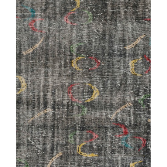Mid-Century Handmade Turkish Zeki Muren Rug with Boomerang-shaped figures. 6 x 8.3 Ft (183 x 252 cm)