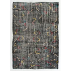 Mid-Century Handmade Turkish Zeki Muren Rug with Boomerang-shaped figures. 6 x 8.3 Ft (183 x 252 cm)