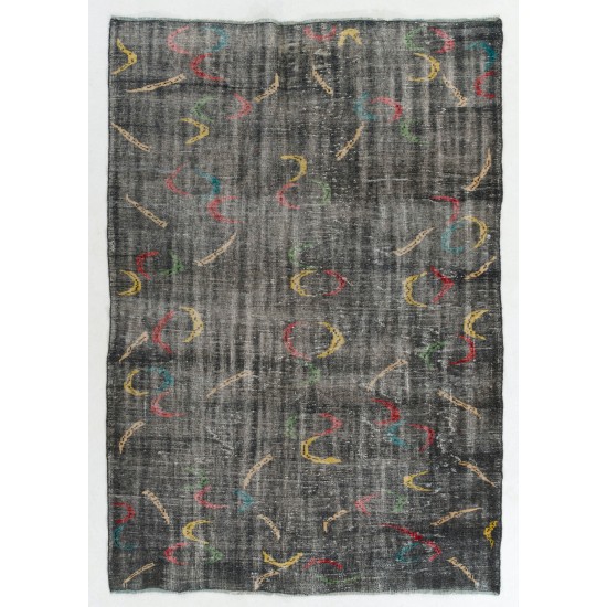 Mid-Century Handmade Turkish Zeki Muren Rug with Boomerang-shaped figures. 6 x 8.3 Ft (183 x 252 cm)