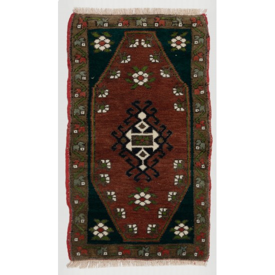 Handmade Doormat (Seat or Cushion Cover), Small Vintage Turkish Rug. 1.4 x 2.6 Ft (42 x 77 cm)