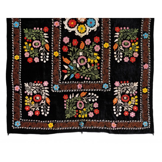 Silk Embroidery Suzani Wall Hanging, Vintage Handmade Uzbek Bed or Table Cover. 4.2 x 6.6 Ft (125 x 200 cm)
