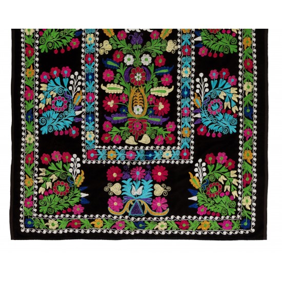 Silk Hand Embroidered Bed Cover, Vintage Suzani Wall Hanging from Uzbekistan. 4.6 x 7.3 Ft (140 x 220 cm)
