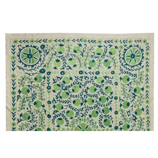 New Silk Embroidery Suzani Textille. Traditional Handmade Uzbek Bed Cover. 6.3 x 8 Ft (190 x 245 cm)