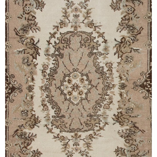 Vintage Handmade Turkish Oushak Wool Rug with Medallion Design. 4 x 6.9 Ft (120 x 210 cm)