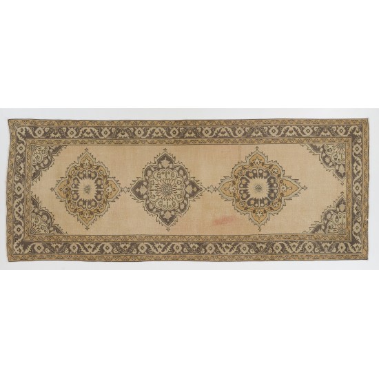 Mid-20th-Century Handmade Turkish Runner Rug, Great for Hallway Decor. 4.4 x 11 Ft (133 x 334 cm)