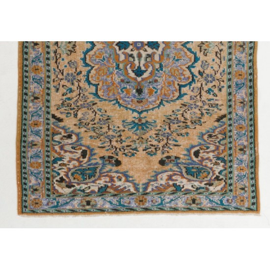 Vintage Handmade Turkish Oushak Wool Rug with Medallion Design. 5.7 x 7.9 Ft (172 x 240 cm)