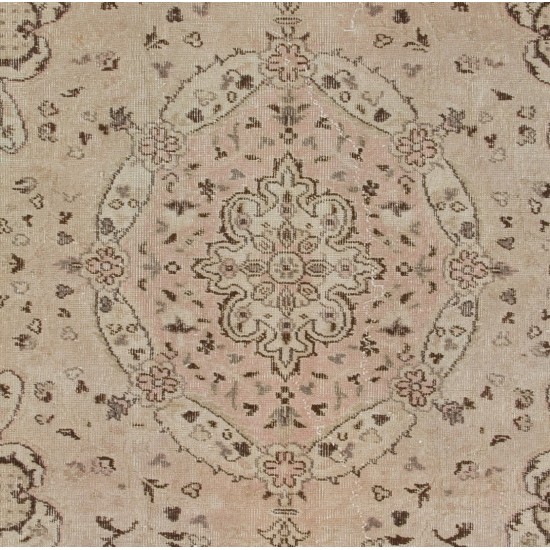 Mid-Century Turkish Rug, Hand-Knotted Sun Faded Carpet. 5.7 x 8.6 Ft (172 x 262 cm)