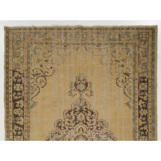 Traditional Vintage Handmade Turkish Wool Area Rug. 6.9 x 10.3 Ft (210 x 312 cm)