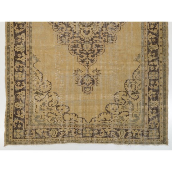 Traditional Vintage Handmade Turkish Wool Area Rug. 6.9 x 10.3 Ft (210 x 312 cm)