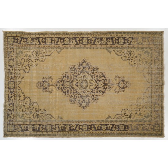 Traditional Vintage Handmade Turkish Wool Area Rug. 6.9 x 10.3 Ft (210 x 312 cm)
