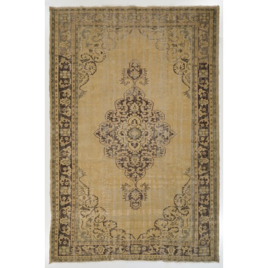 Traditional Vintage Handmade Turkish Wool Area Rug. 6.9 x 10.3 Ft (210 x 312 cm)